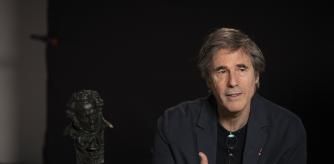 MADRID, 18/02/2025.- El director brasileño Walter Salles durante la entrevista con EFE tras recoger el Goya a la mejor película iberoamericana de la cinta 'Ainda estou aqui' ('Aún estoy aquí'), este martes en la Academia de Cine Madrid. Salles aplaudió este martes la 