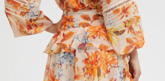 La falda ideal para combinar con todo esta primavera-verano es de Guess.