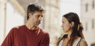 Una imagen de la película de Gracia Querejeta 'La buena suerte' con Hugo Silva y Megan Montaner según la novela de Rosa Montero