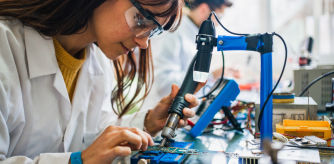 Encuentra tu futuro profesional en uno de estos cursos.