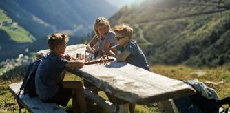 Juegos de mesa edición viaje: el entretenimiento perfecto para tus vacaciones en familia