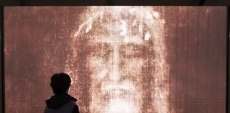 Apertura di Avvolti, percorso multimediale della Sacra Sindone in occasione dell'Anno Santo. Presso piazza Castello. Torino, Italia - Cronaca - LunedÃ¬ 28 aprile 2025 - Matteo Secci/ LaPresse ..Opening of Avvolti, a multimedia journey of the Holy Shroud on the occasion of the Jubilee Holy Year. At piazza Castello. Turin, Italy - News - Monday 28th April 2025 - News - Matteo Secci / LaPresse