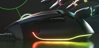 Mano robótica con un ratón