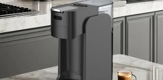 Cafetera sobre una encimera