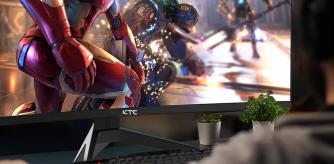 Un jugador con el monitor curvo