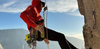 Escala bien asegurado con el mejor material, sobre todo si no eres Alex Honnold