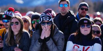 Milano Cortina 2026 Olympics - Alpine Skiing - Women's Downhill - Tofane Alpine Skiing Centre, Belluno, Italy - February 08, 2026. Fans react after Lindsey Vonn of United States crashed during the women's downhill REUTERS/Aleksandra Szmigiel