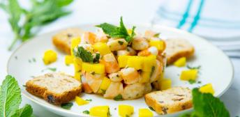 Timbal de langostinos y mango