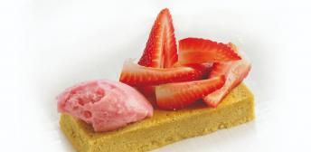 Tarta de pistacho y fresones