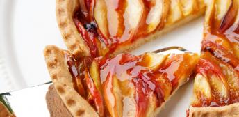 Tarta de melocotón en almíbar