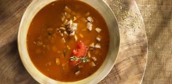 Sopa de cordero al orégano