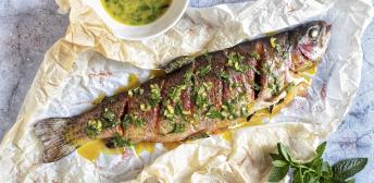Trucha con aceite de hierbabuena y cúrcuma