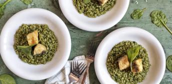 Arroz meloso con espinacas y bacalao