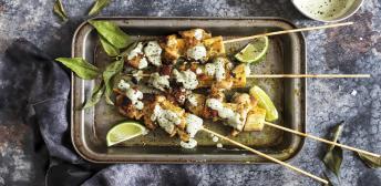 Brochetas veraniegas de pollo y berenjen