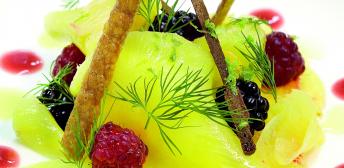 Carpaccio de piña con kirsch