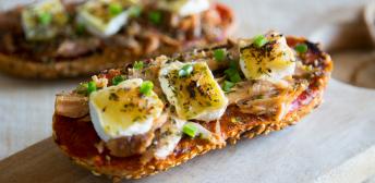 Paninis de atún y tomate