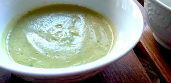 Crema fría de calabacín y aguacate