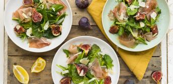 Ensalada  espinaca, jamon higos