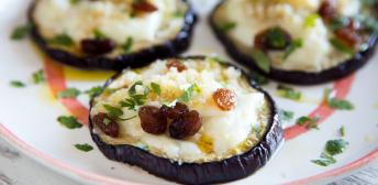 Berenjenas con búfala y quinoa