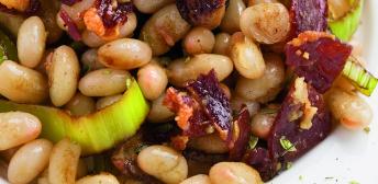 Alubias salteadas con setas, puerro y jamón