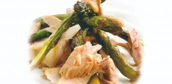 Espárragos con ventresca de atún