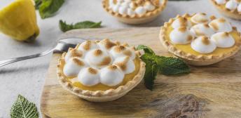 Tartaletas de limón y menta con merengue