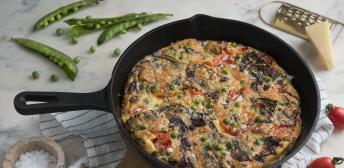 Tortilla al horno con verduras de primavera y beicon