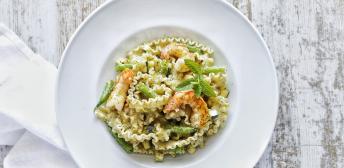 Mafalde con pesto de hierbabuena y gambones