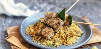 brochetas con cuscus y atun
