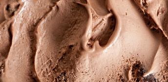 Helado cremoso de chocolate