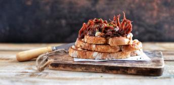 Tostas cananas encebolladas