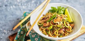 Noodles de calabacín con pollo y lima