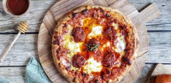 Pizza de sobrasada y miel