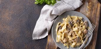 Pasta con aceite de trufa y champiñones