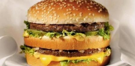 Así es el inesperado aspecto de una hamburguesa de comida rápida después de cinco años