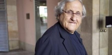 Abraham Yehoshua, ensayista y escritor israelí; publica 'El cantar del fuego'