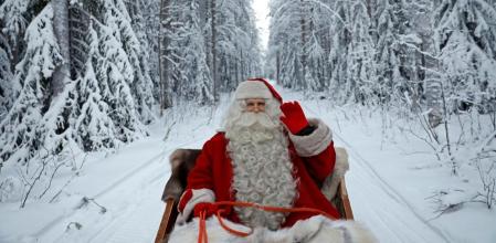 Santa Claus en un trineo