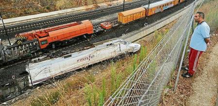 La locomotora del tren descarrilado en Angrois 