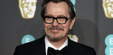 Gary Oldman asegura que idealizó a sus héroes alcohólicos y drogadictos hasta convencerse de que la autodestrucción era parte del talento&nbsp;