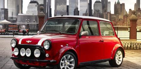 El clásico Mini es una versión cuidadosamente renovada del clásico Mini Cooper de finales de los 60