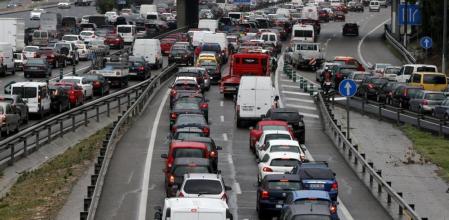 Coches bloqueados en un atasco en la M-30, en una imagen de archivo&nbsp;