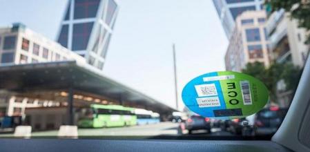 Los distintivos de la DGT clasifican los vehículos según su eficiencia&nbsp;