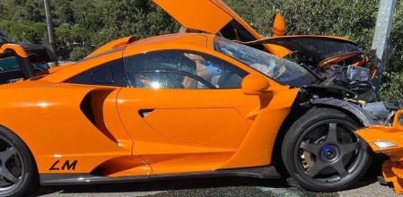 Las piezas de fibra de carbono de zonas como el paragolpes, los paneles frontales y el capó sufrieron importantes daños.