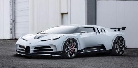 Equipa un brutal motor W16 de ocho litros de cilindrada.