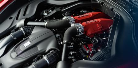 Motor V8 turbo de 620 CV montado en un Ferrari Roma 