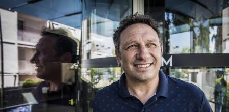 30 - 07 - 2020 / Sitges / PARA SUPLEMENTO MAGAZINE - NO PUBLICAR HASTA QUE MAGAZINE LO HAYA PUBLICADO / Entrevista con el exfutbolista y entrenador Eusebio Sacristán por su gestión en las bodegas Finca de la Quietud. Ahora se dedica a ser empresario del vino y se ha instalado en Valladolid. / Foto: Llibert Teixidó