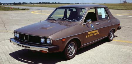 Este es el R12 de serie que fue electrificado en los años 1970 y que su actual propietario está restaurando