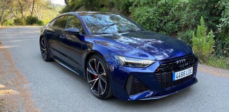 El RS 7 Sportback cuenta con tecnología microhíbrida de 48 voltios con una batería de iones de litio que ayuda a reducir el consumo&nbsp;