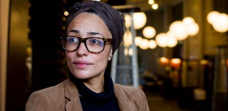 La escritora Zadie Smith acaba de publicar seis ensayos reunidos en Contemplaciones en su editorial de cabecera, Salamandra