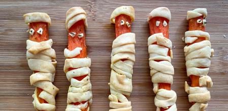 Unos 20 minutos al horno hasta que las vendas de hojaldre se hagan y cojan color y listo